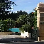 Logis L' D'uzes Πανσιόν 3*