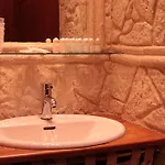 Logis L' D'uzes Πανσιόν