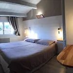 Logis L' D'uzes Πανσιόν