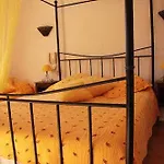 Logis L' D'uzes بيت ضيافة Uzès