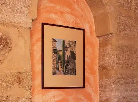Logis L' D'uzes Guest house Uzes